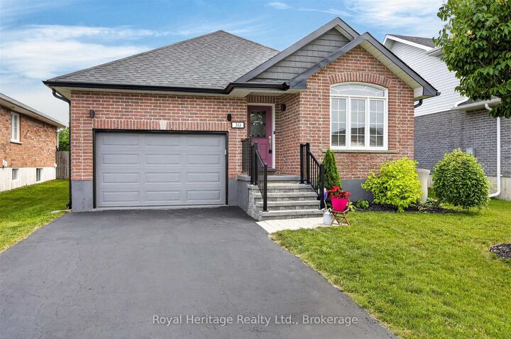 Property Photo: 30 Springdale Drive ON K9V 0J3