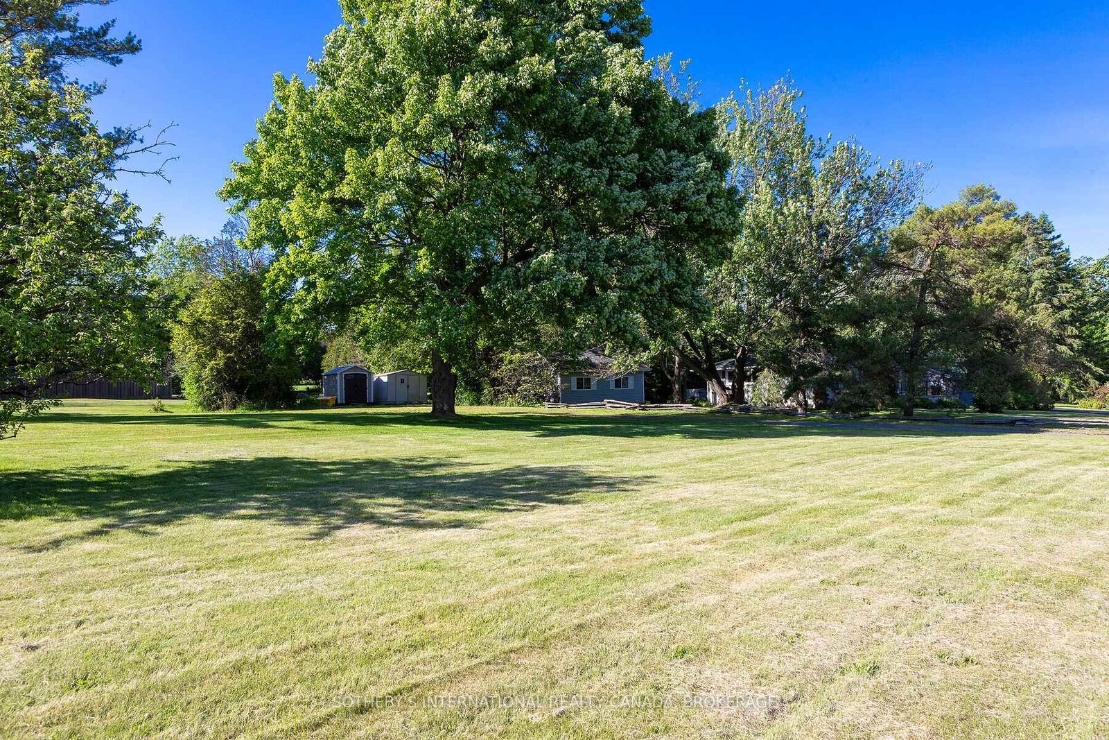 Property Photo:  4 Starr Place  ON K7L 4V1 