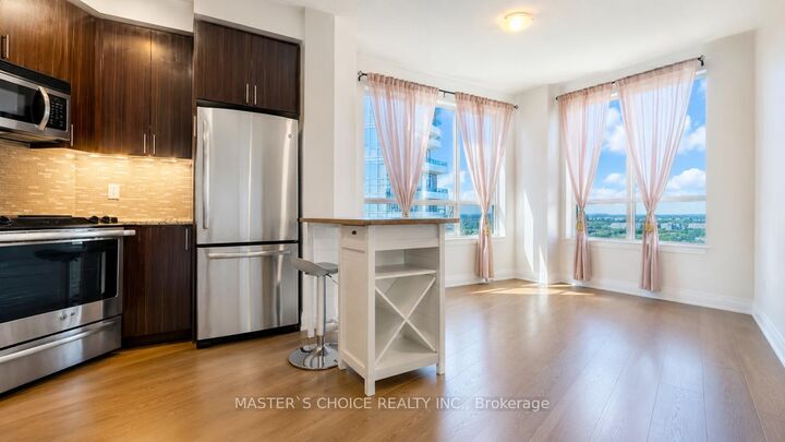 Property Photo: 7161 Yonge Street 2732 ON L3T 0C8