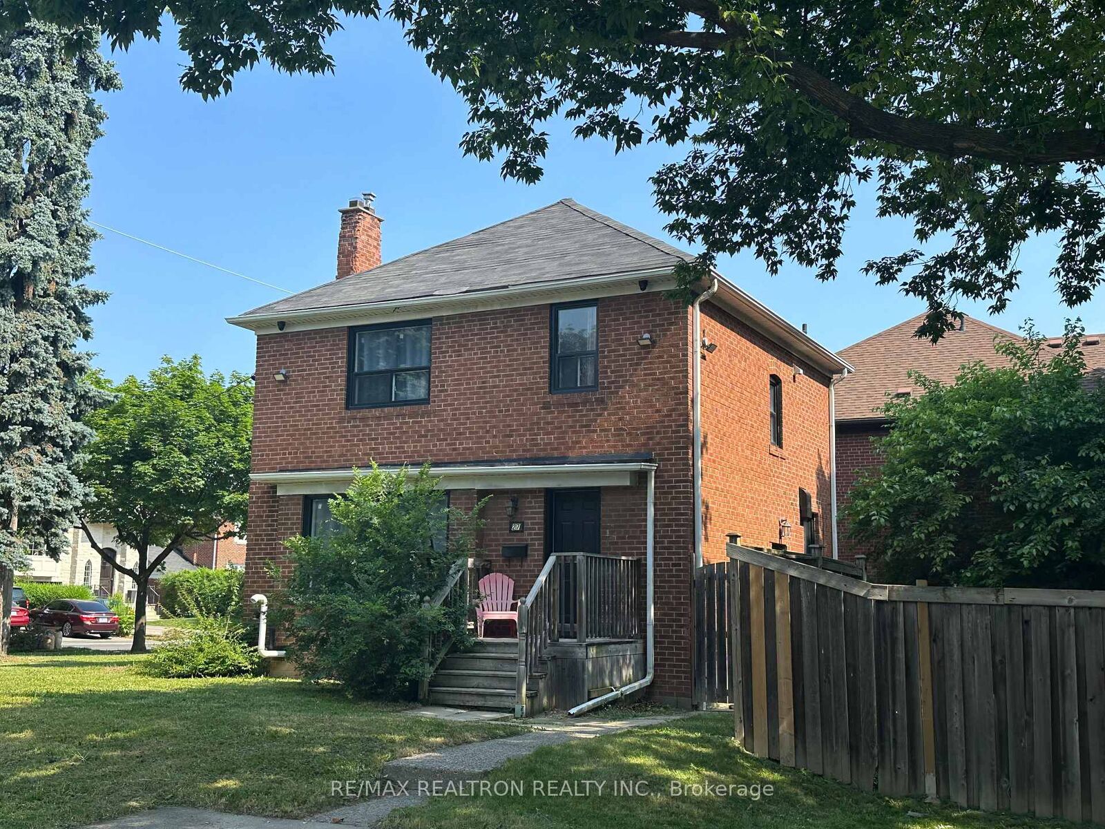Property Photo: 27 Westgate Boulevard ON M3H 1N8