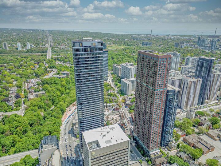 Property Photo: 395 Bloor Street E 5001 ON M4W 0B4