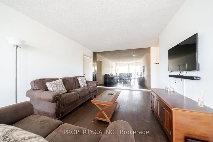 45 Westmount Road N 404 — photo 1