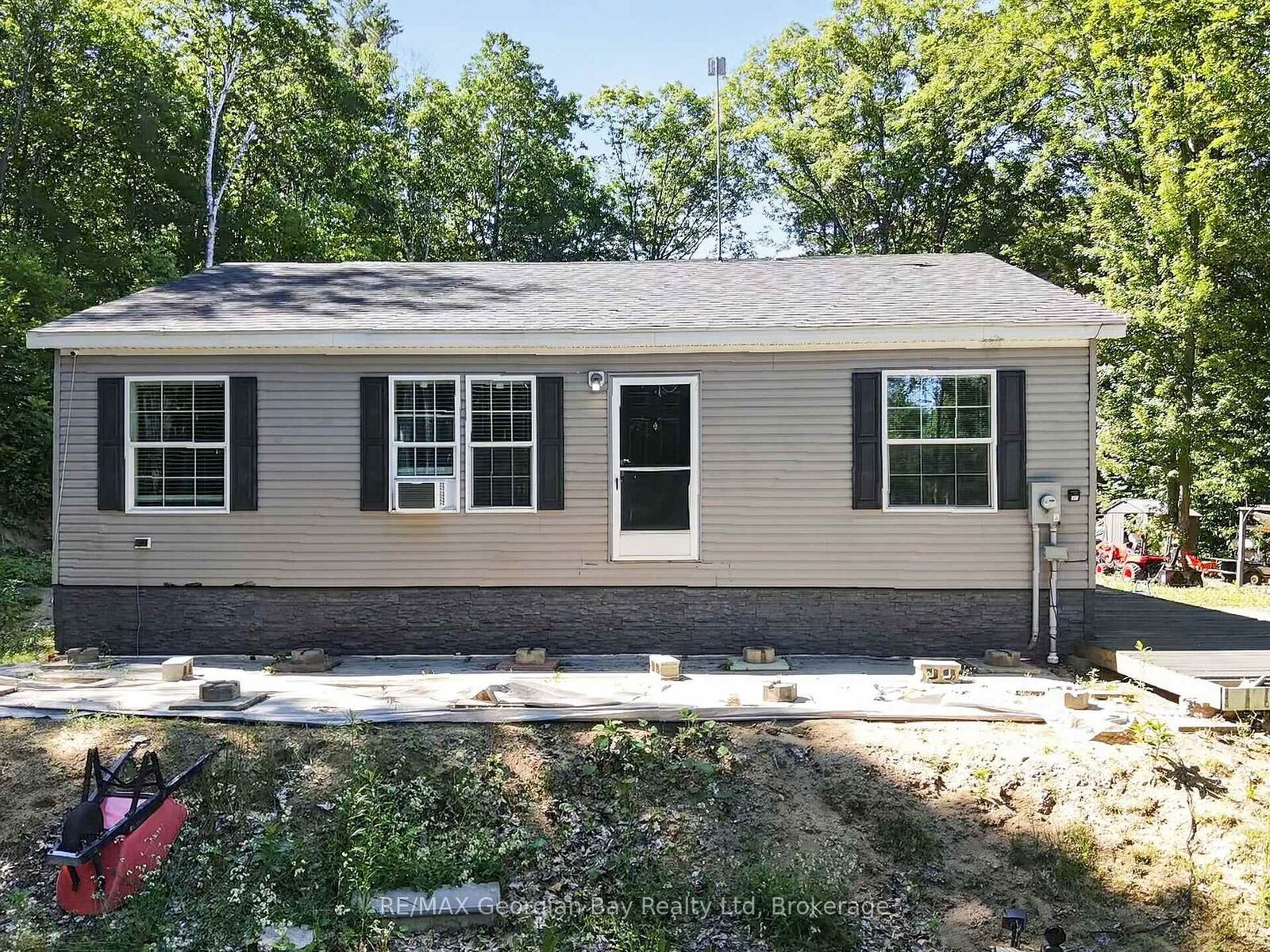 Property Photo:  927 Vindin Street  ON L4R 4L9 