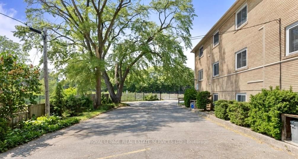 Property Photo:  50 Peter Street 2  ON L5H 2G8 