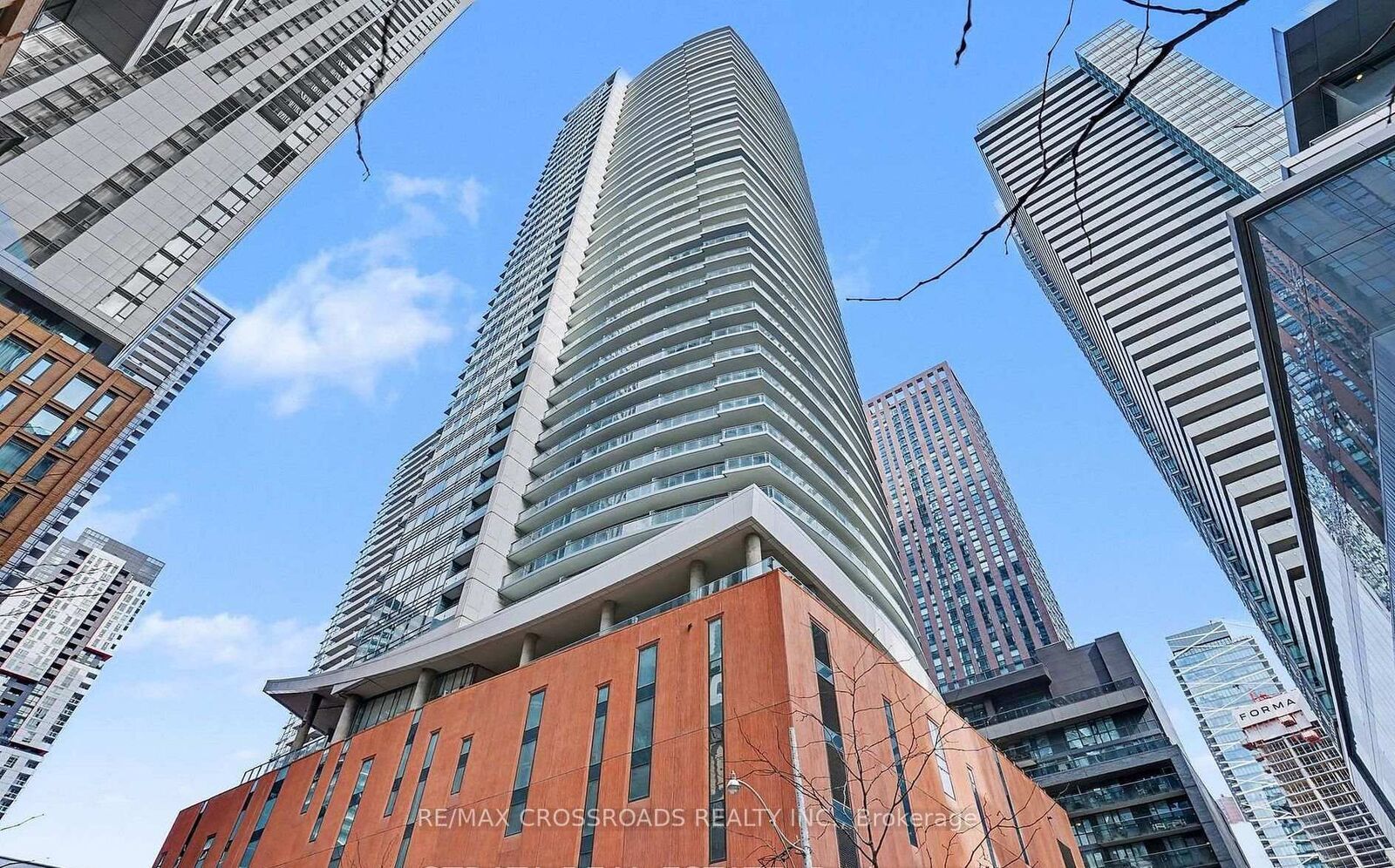 Property Photo:  21 Widmer Street 1412  ON M5V 2E8 