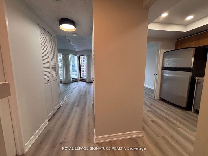 Property Photo:  65 Harbour Square 1409  ON M5J 2L4 