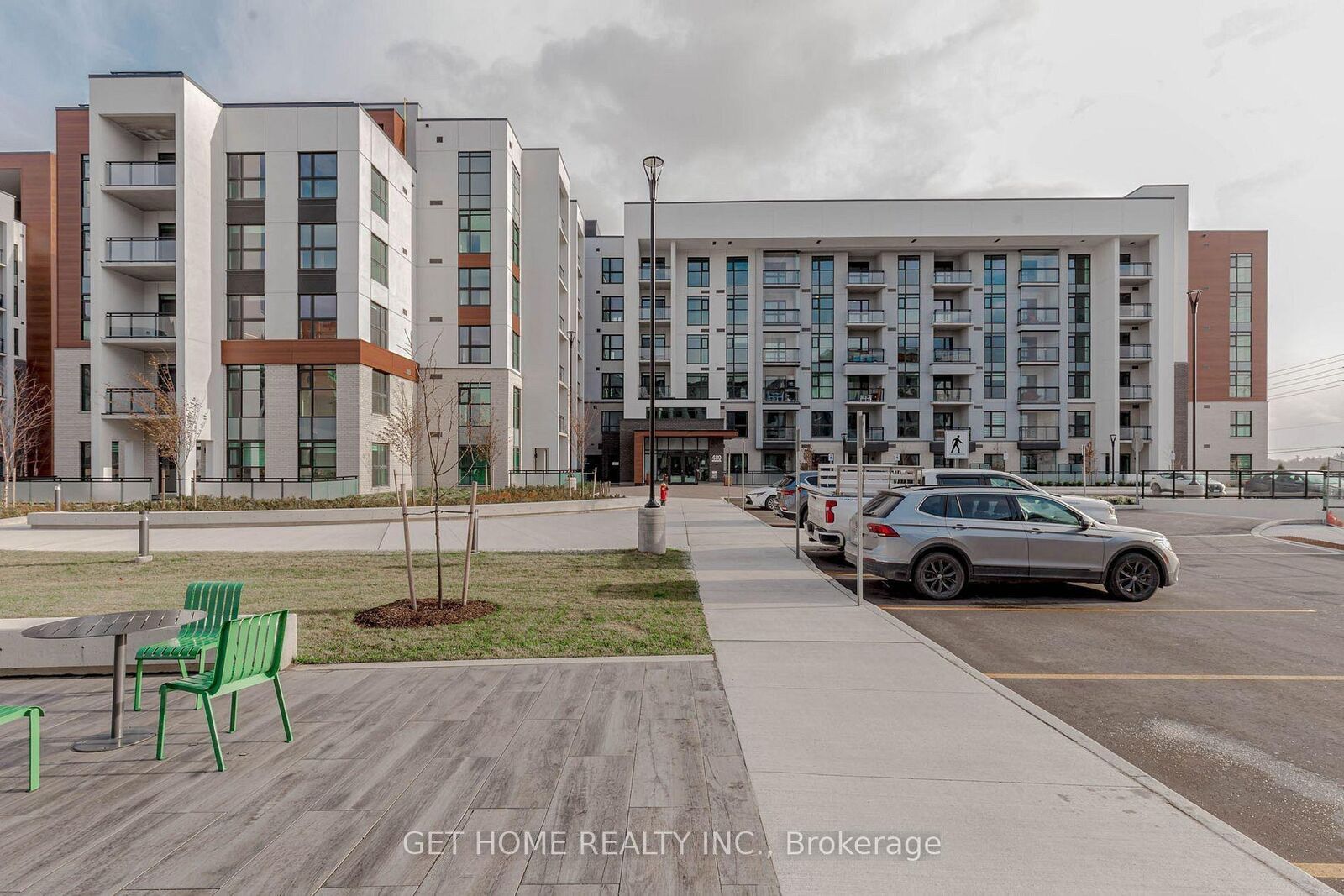 Property Photo:  480 Gordon Krantz Avenue 609  ON L9E 1Z4 