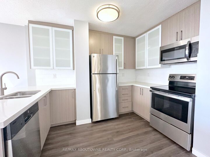 Property Photo:  2575 Danforth Avenue 2109  ON M4C 1L5 