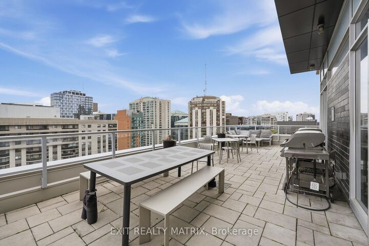 Property Photo:  255 Bay Street 513  ON K1R 0C5 