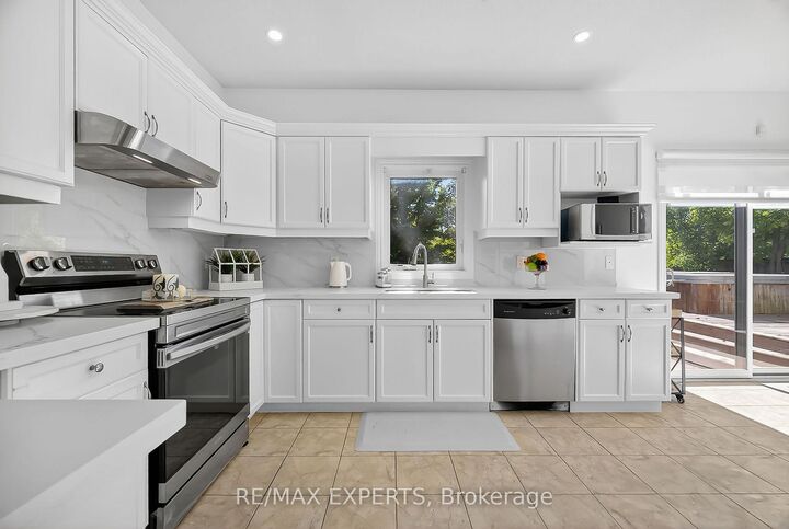 Property Photo: 936 Talisman Crescent ON N6K 0B7