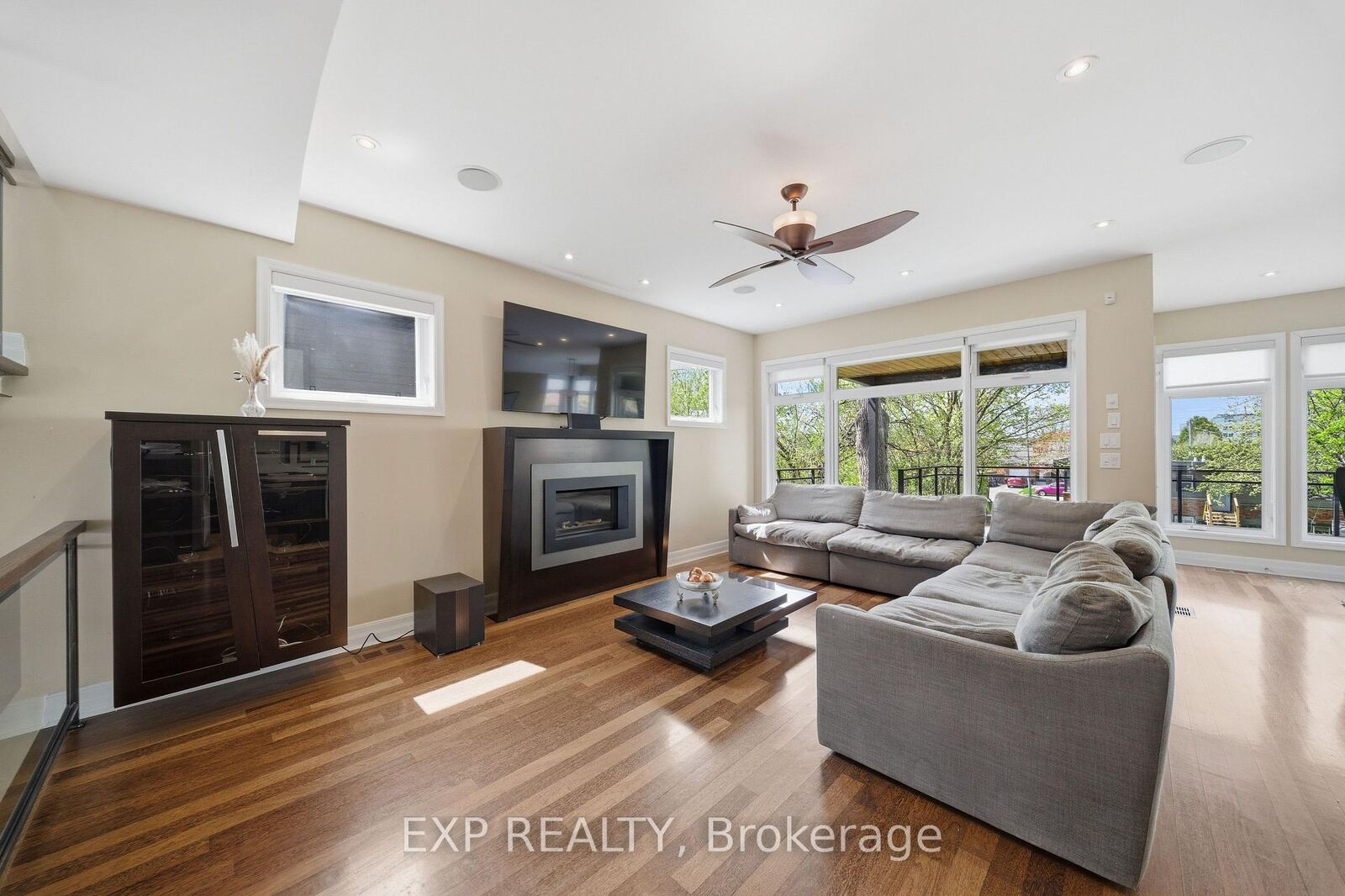 Property Photo:  1356 Louis Lane  ON K1B 3P3 