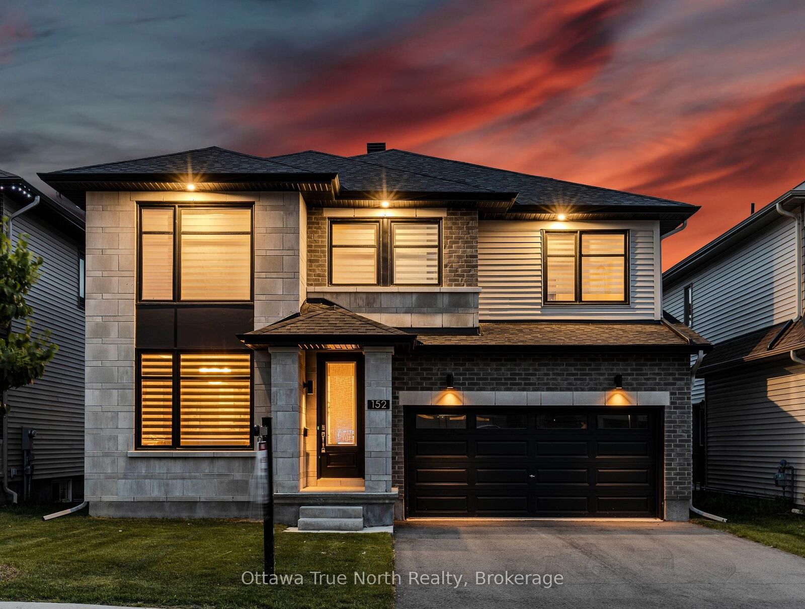 Property Photo: 152 Finsbury Avenue ON K2S 2P5