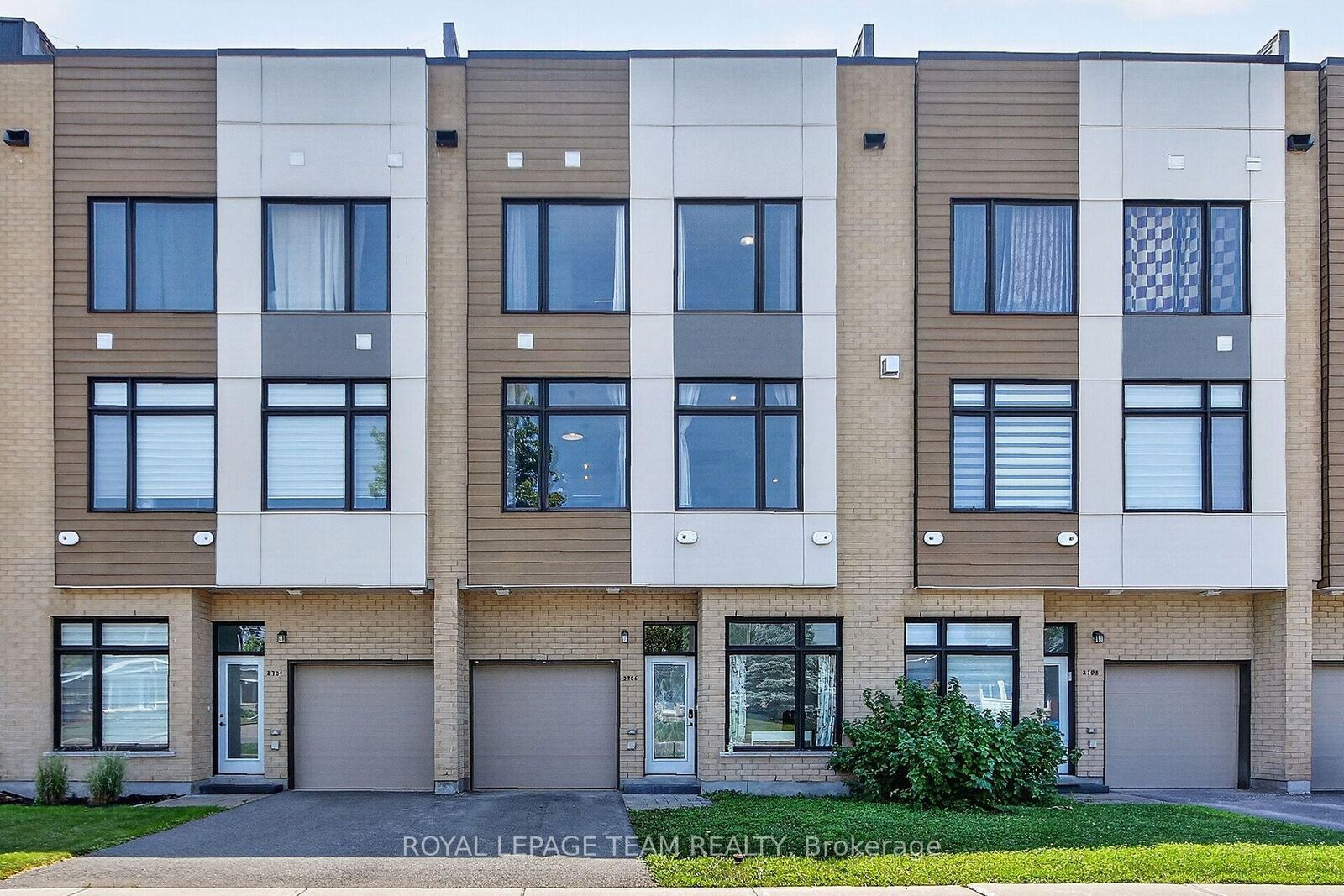 Property Photo: 2706 Draper Avenue ON K2H 0C4