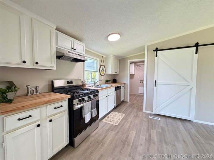 Property Photo: 1315 W Grandstaff Road OK 74023