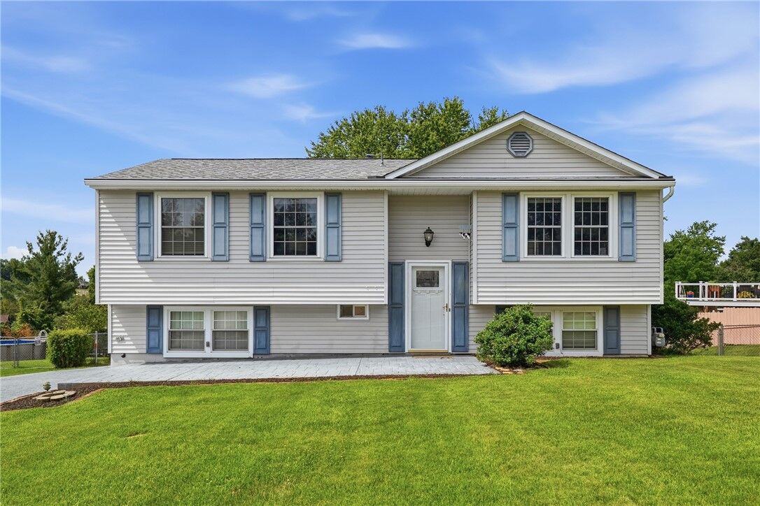Property Photo: 113 Cranbrooke Dr PA 15108