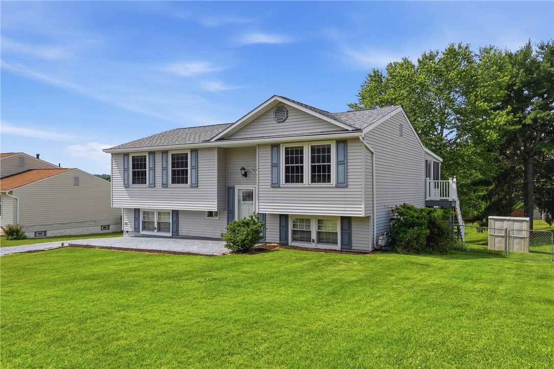 Property Photo:  113 Cranbrooke Dr  PA 15108 