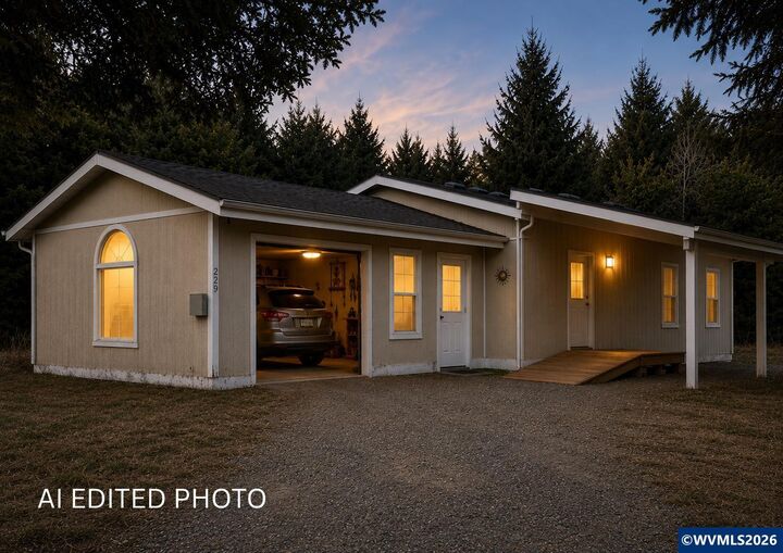Property Photo:  229 N Main St  OR 97420 