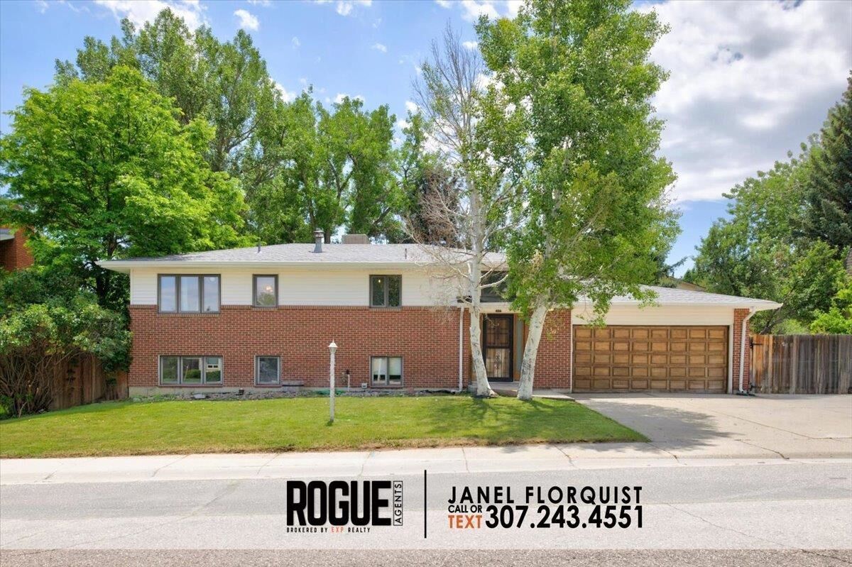 Property Photo: 2061 W 40th WY 82601