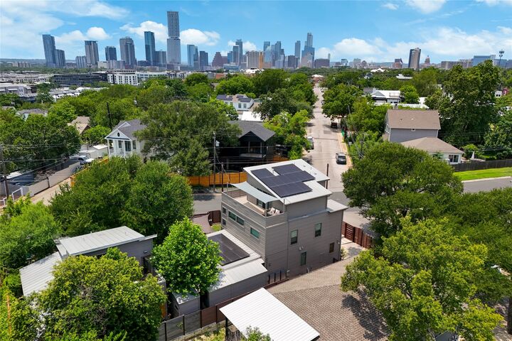 Property Photo:  2201 E 9th Street  TX 78702 