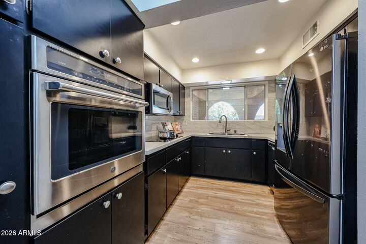 Property Photo: 4135 W Beryl Avenue AZ 85051