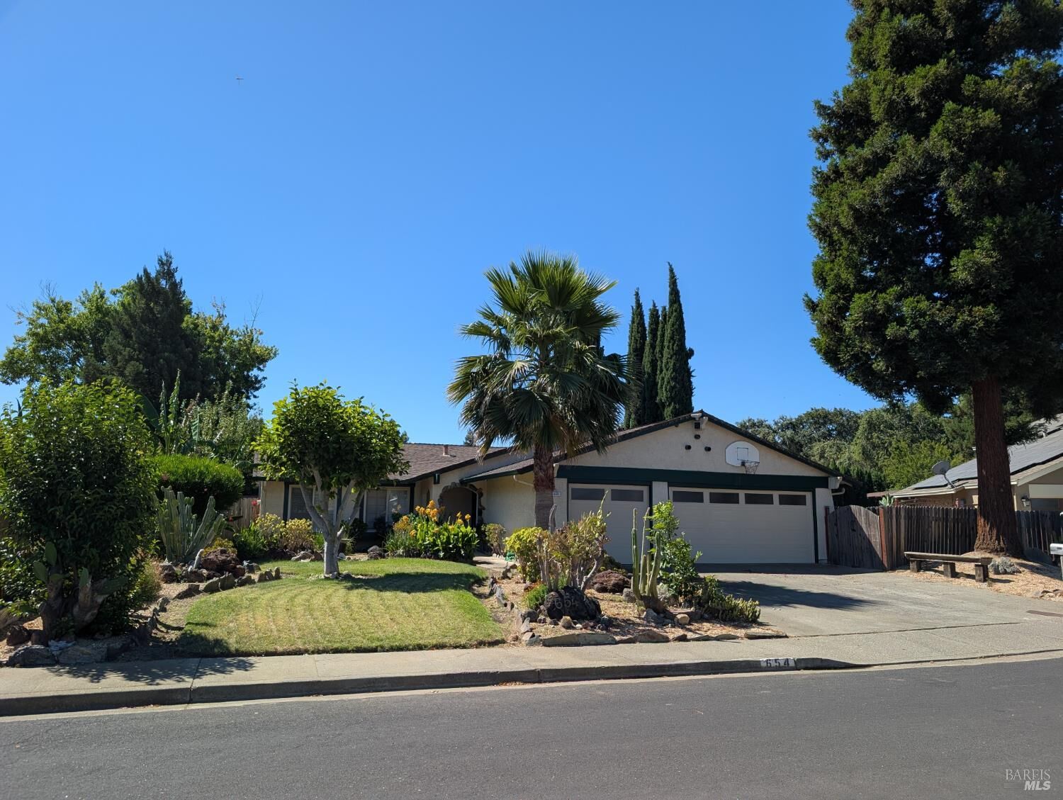Property Photo: 654 Houston Court CA 95687