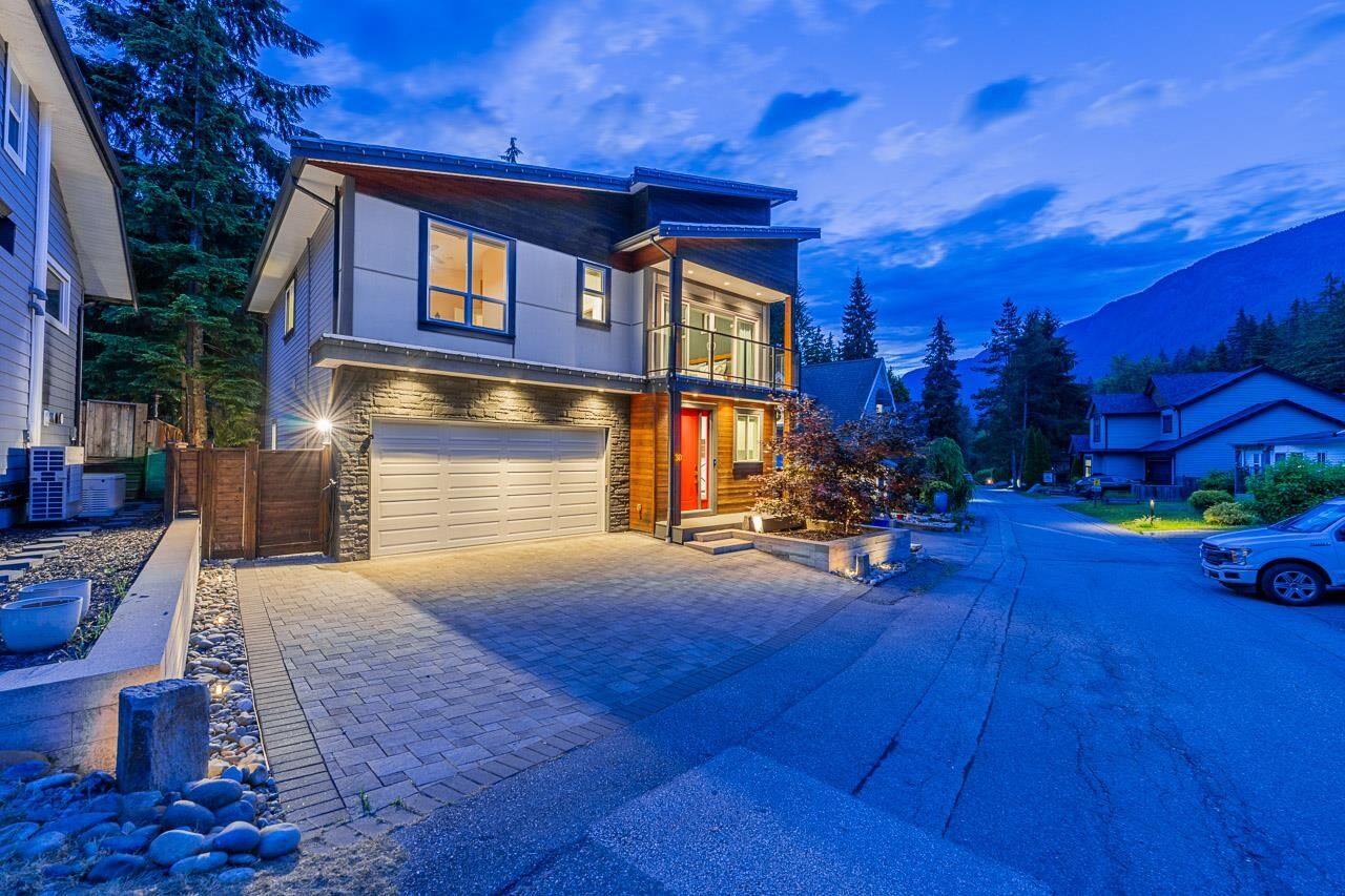 Property Photo: 3295 Sunnyside Road 30 BC V3H 4Z4