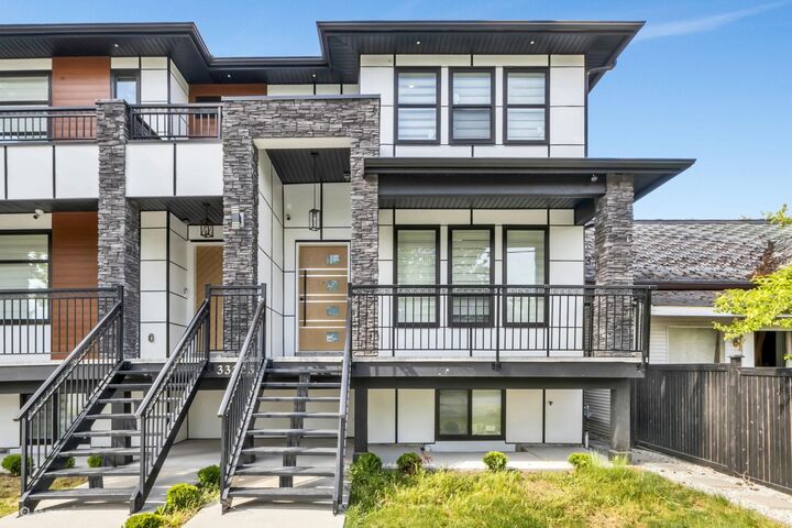 Property Photo:  33227 5 Avenue  BC V2V 1V9 