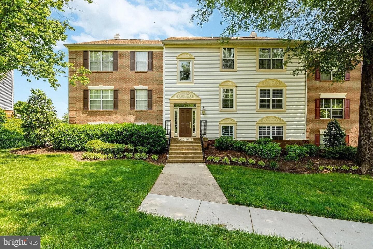 Property Photo:  12106 Green Leaf Court 102  VA 22033 