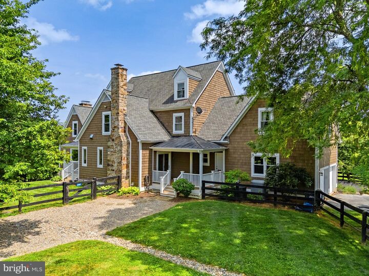 Property Photo: 19967 Telegraph Springs Road VA 20132