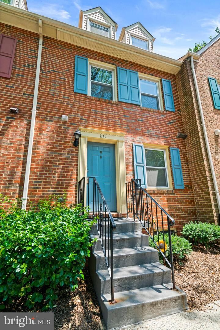 Property Photo: 1141 N Vernon Street VA 22201
