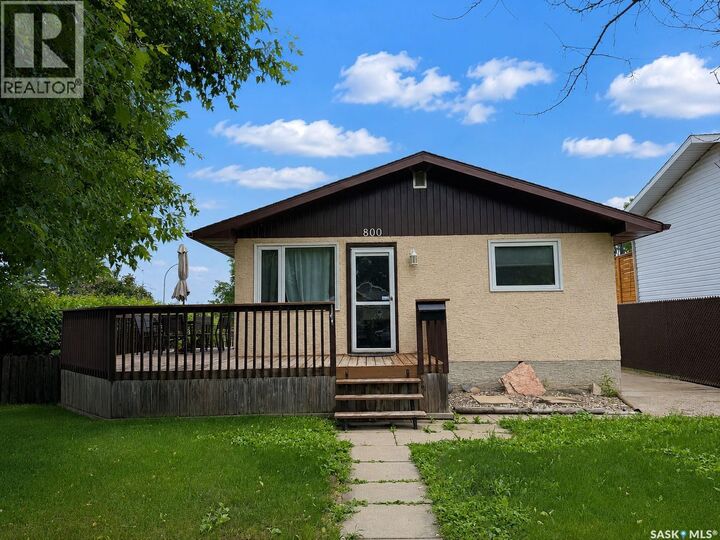 Property Photo:  800 1st Street E  SK S6V 0C2 