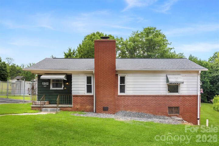 Property Photo: 1302 W Gold Street Extension NC 28086