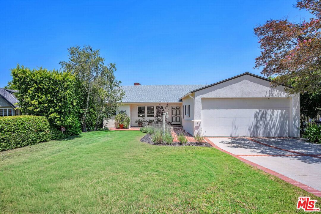 Property Photo:  13841 Valley Vista Blvd  CA 91423 