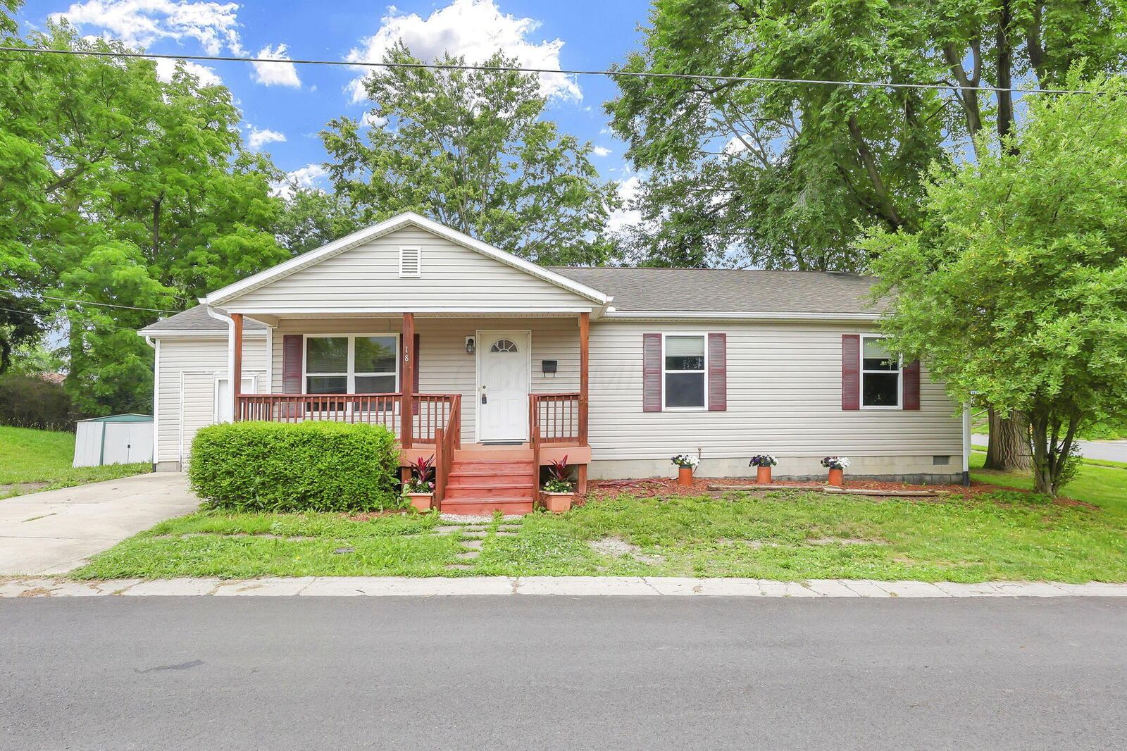 Property Photo:  18 Neil Street  OH 43015 