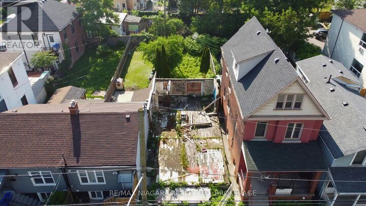 Property Photo:  186 John Street North  ON L8L 4P2 