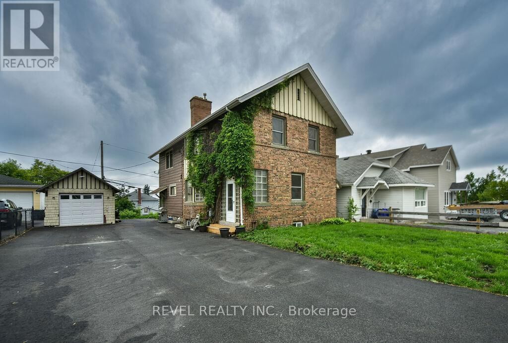 Property Photo: 181 Hemlock Street ON P4N 6S5