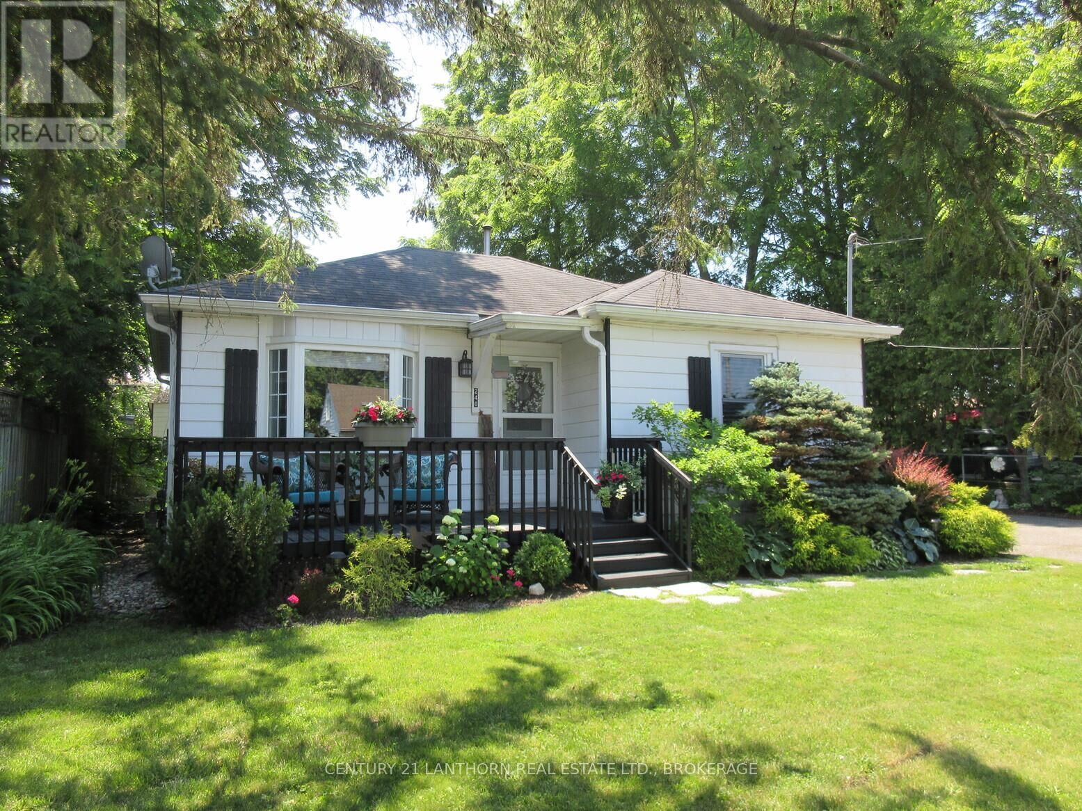 Property Photo: 240 Thomas Street West ON K7R 2H9