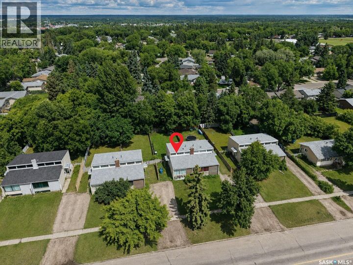 Property Photo:  842-844 28th Street E  SK S6V 1Y1 