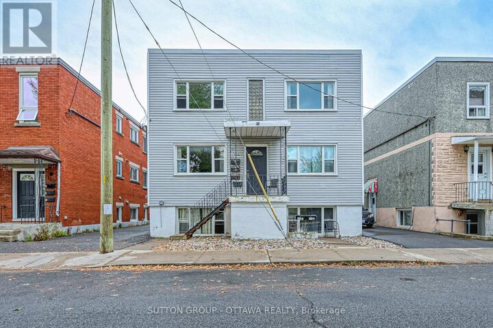 154-156 Dagmar Avenue — photo 1