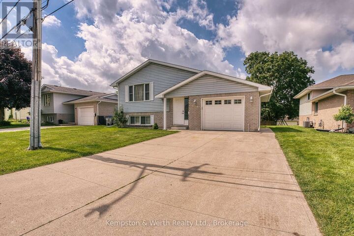 718 Edgar Street West — photo 1