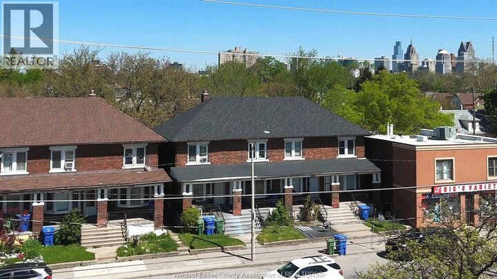 Property Photo: 1424 Wyandotte Street West ON N9B 1H4