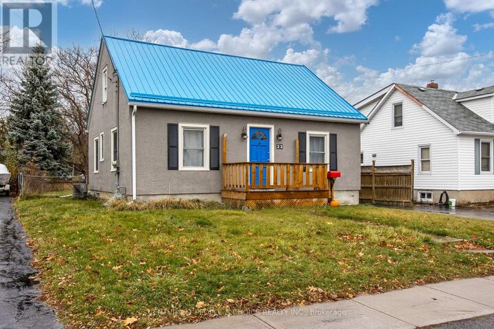 Property Photo:  22 Parker Street  ON K8P 1C8 