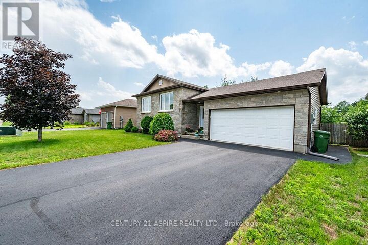 Property Photo: 23 Boulder Creek Trail ON K8H 0B2