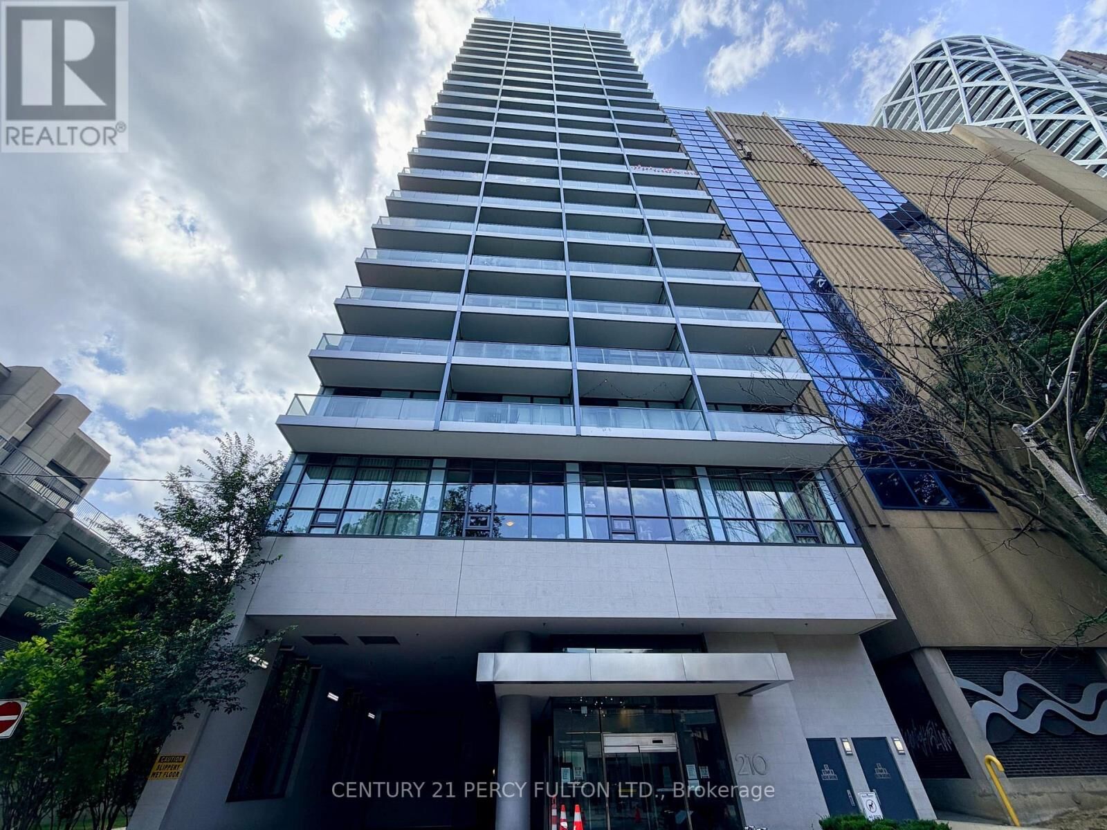 Property Photo: 210 Simcoe Street 813 ON M5T 0A9