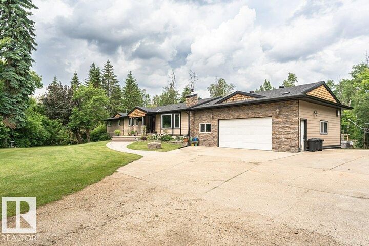 Property Photo:  54176 Rge Road 224  AB T8L 3Y5 