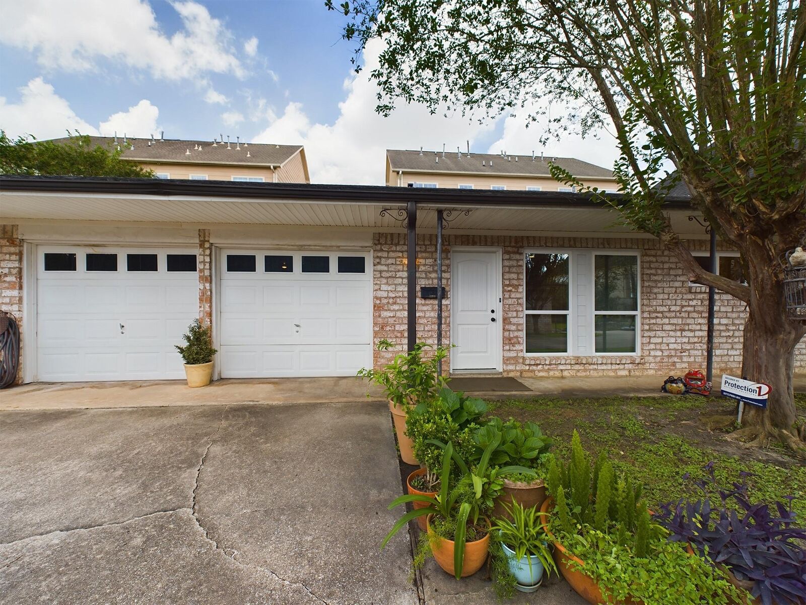 Property Photo: 5627 Winsome Lane TX 77057