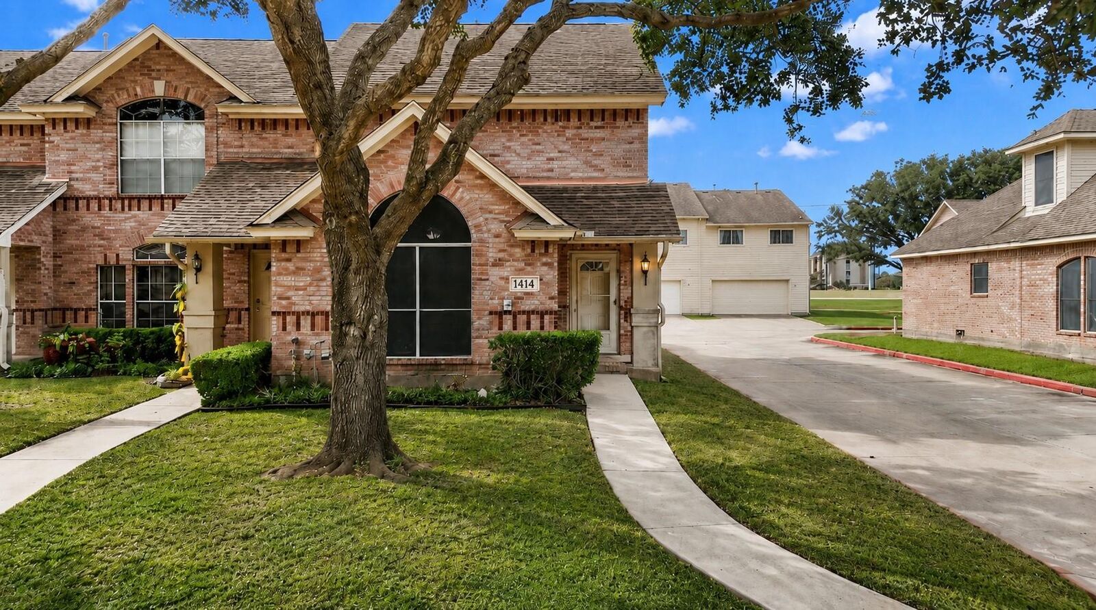 Property Photo:  1414 Cypress Cove Street  TX 77571 
