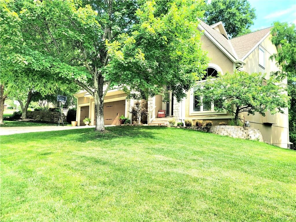 Property Photo: 14712 W 70th Street KS 66216