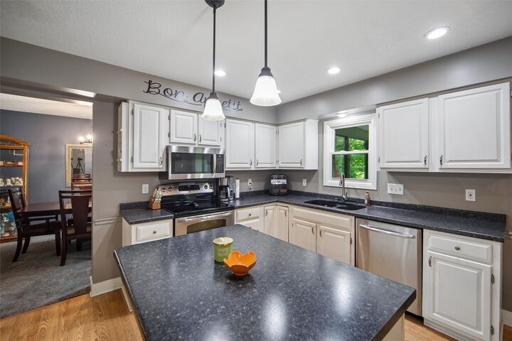 Property Photo:  4709 80th Place  IA 50322 