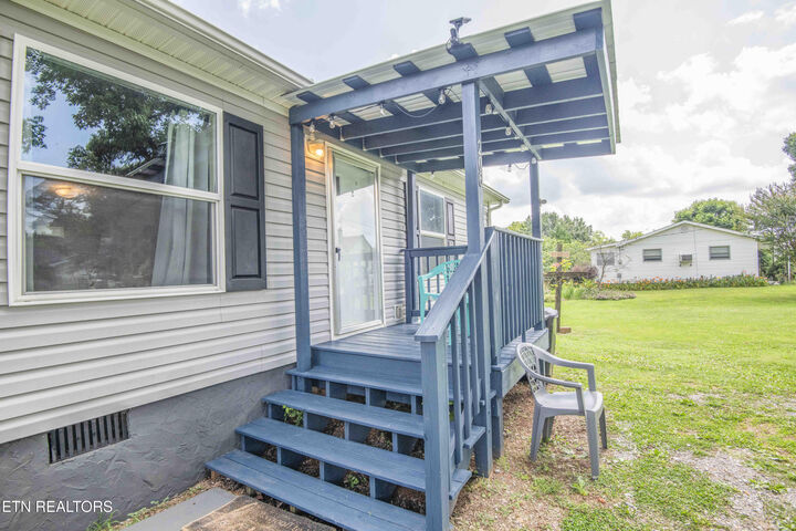 Property Photo: 206 Bennett St TN 37874